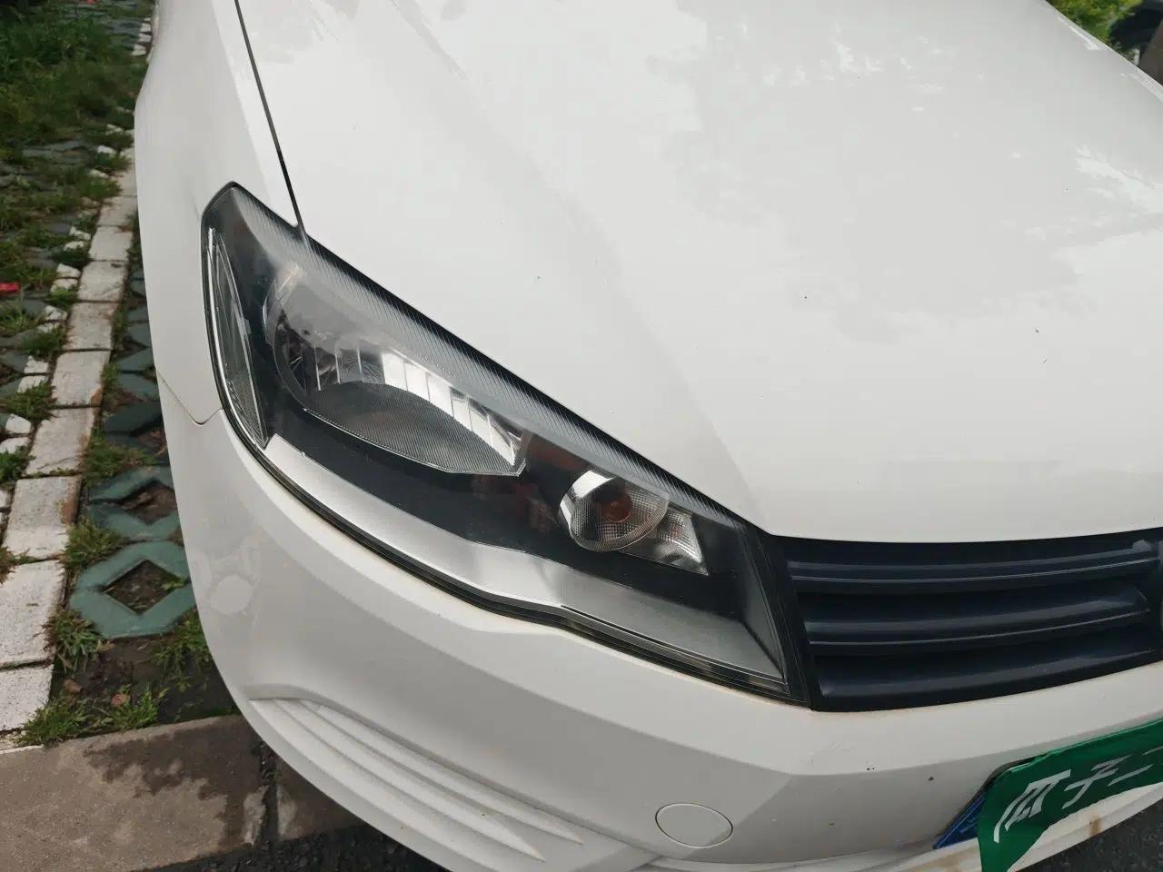 Volkswagen Jetta 2013 1.6L Manual Fashion Edition — миниатюра 7