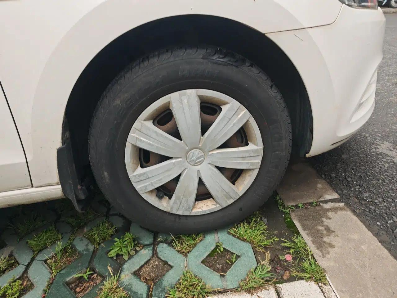 Volkswagen Jetta 2013 1.6L Manual Fashion Edition — миниатюра 8