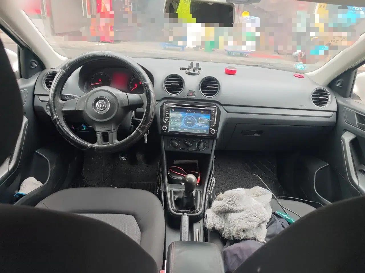 Volkswagen Jetta 2013 1.6L Manual Fashion Edition — миниатюра 10
