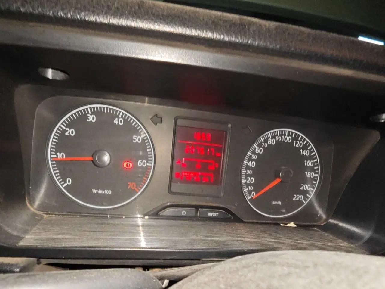 Volkswagen Jetta 2010 1.6L Partner — миниатюра 12