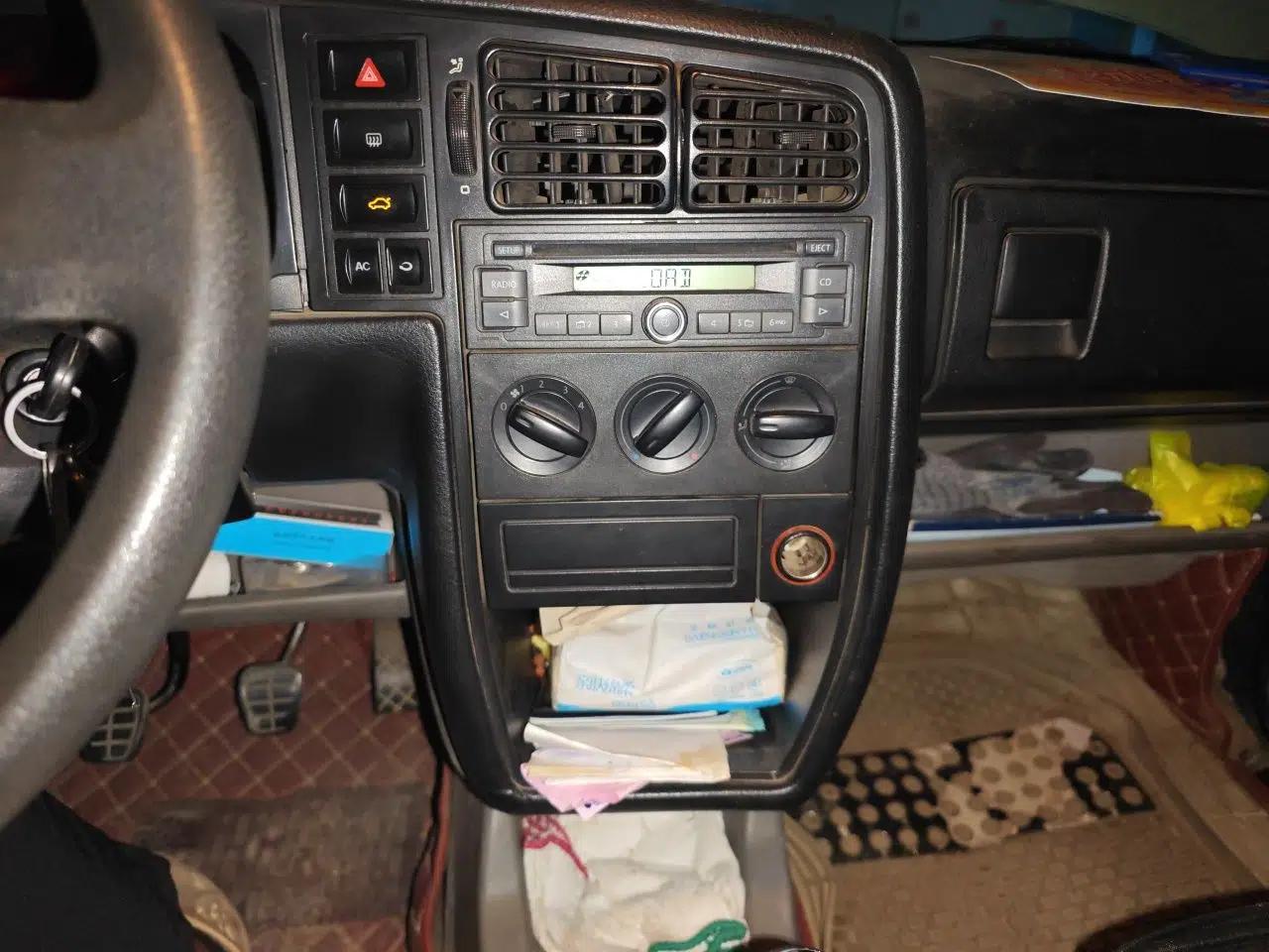 Volkswagen Jetta 2010 1.6L Partner — миниатюра 14