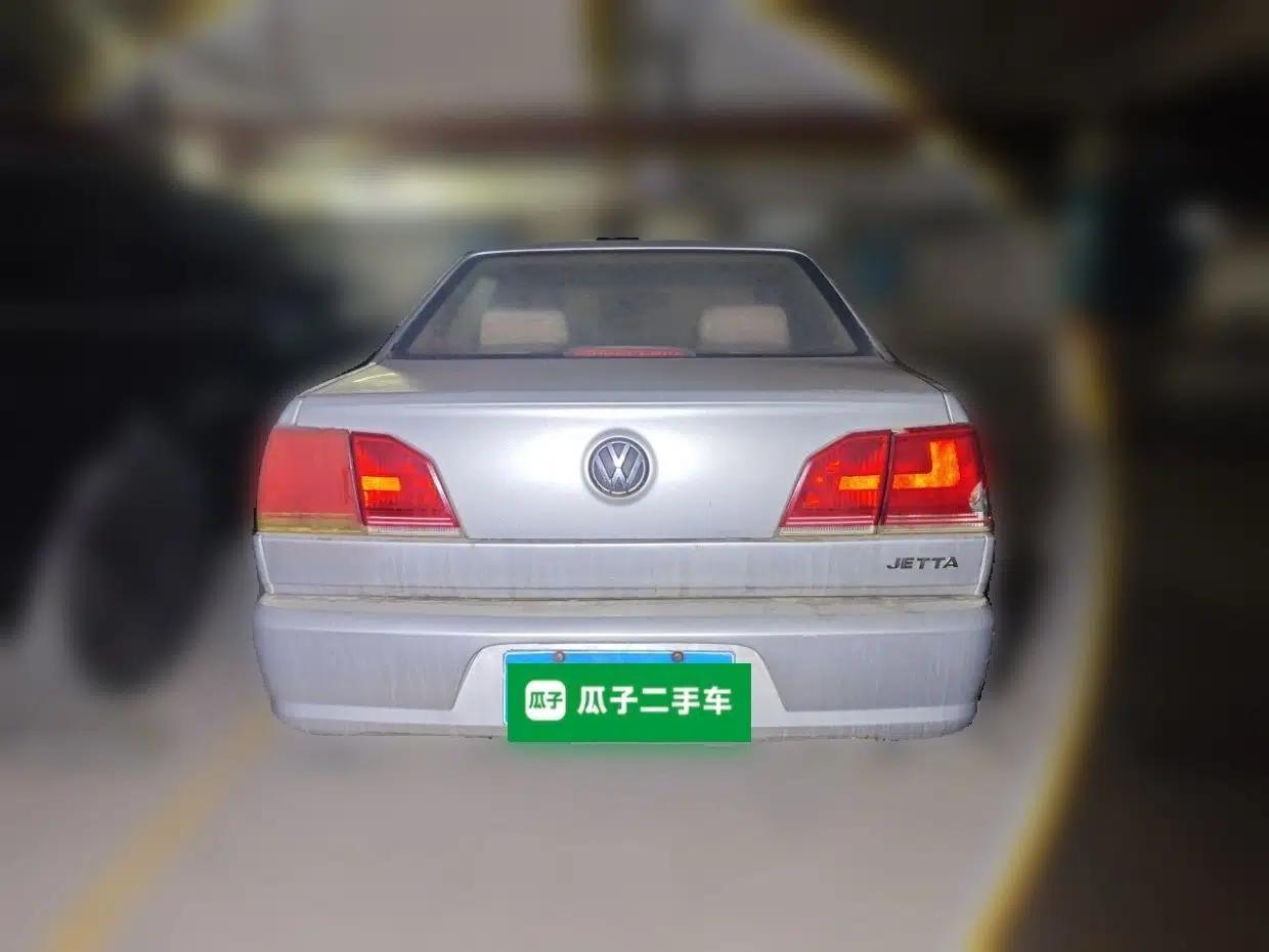 Volkswagen Jetta 2010 1.6L Partner — миниатюра 5