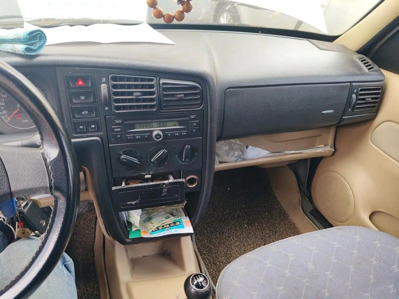 Volkswagen Jetta 2010 1.6L Vanguard — миниатюра 14