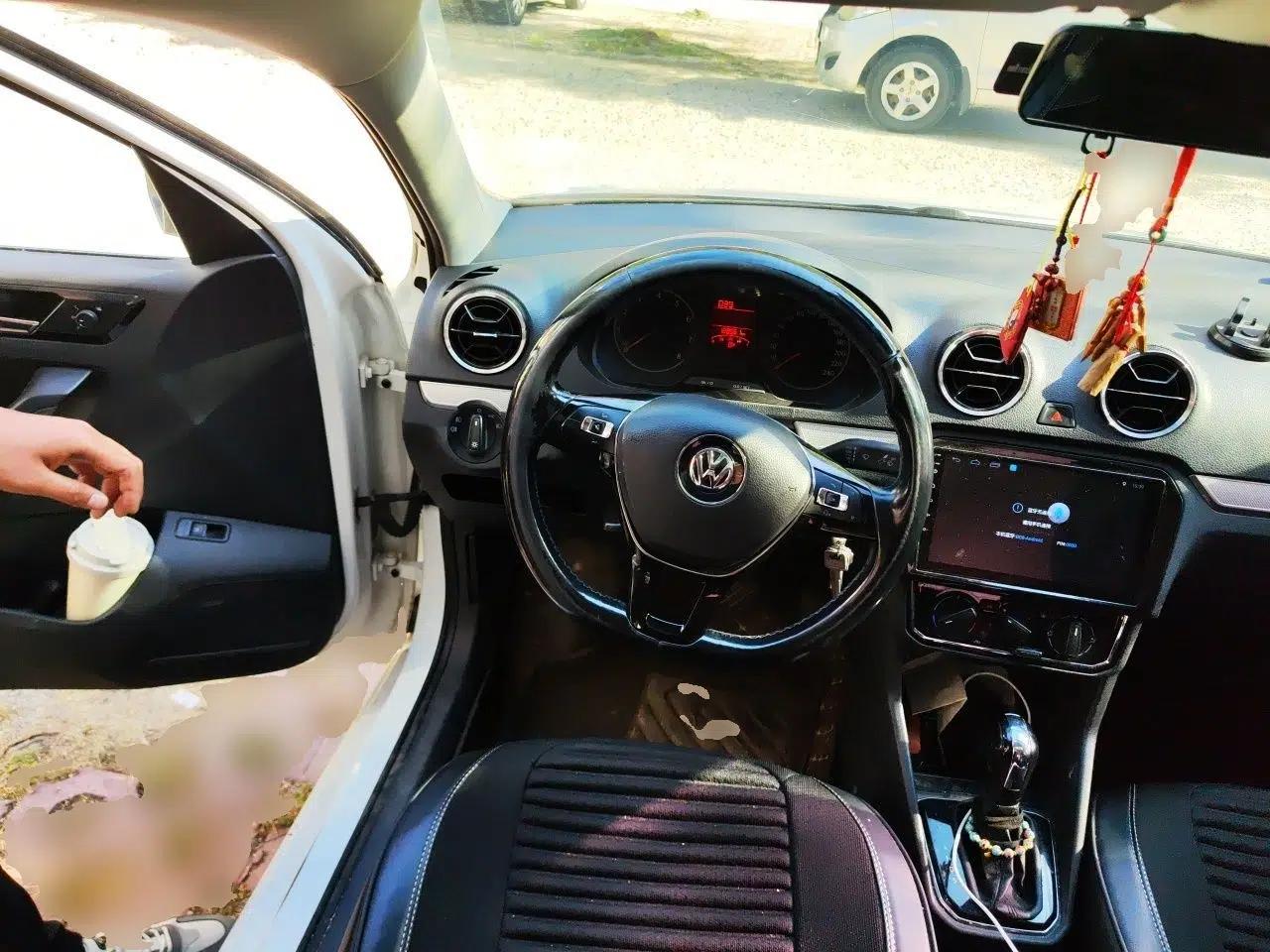 Volkswagen Jetta 2019 Dream Edition 1.5L Automatic Comfort Version — миниатюра 11