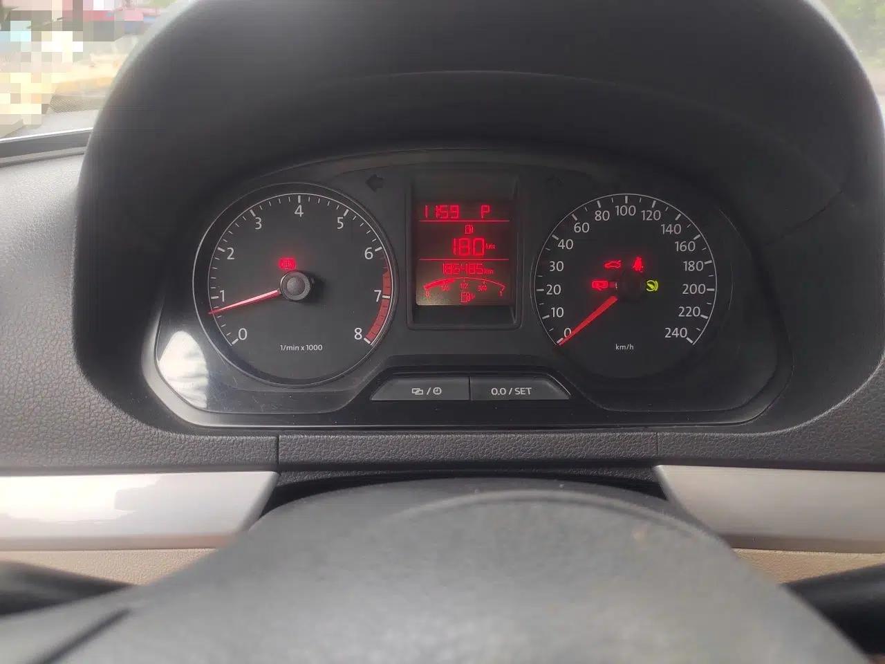 Volkswagen Jetta 2013 1.6L Automatic Comfort Model — миниатюра 12