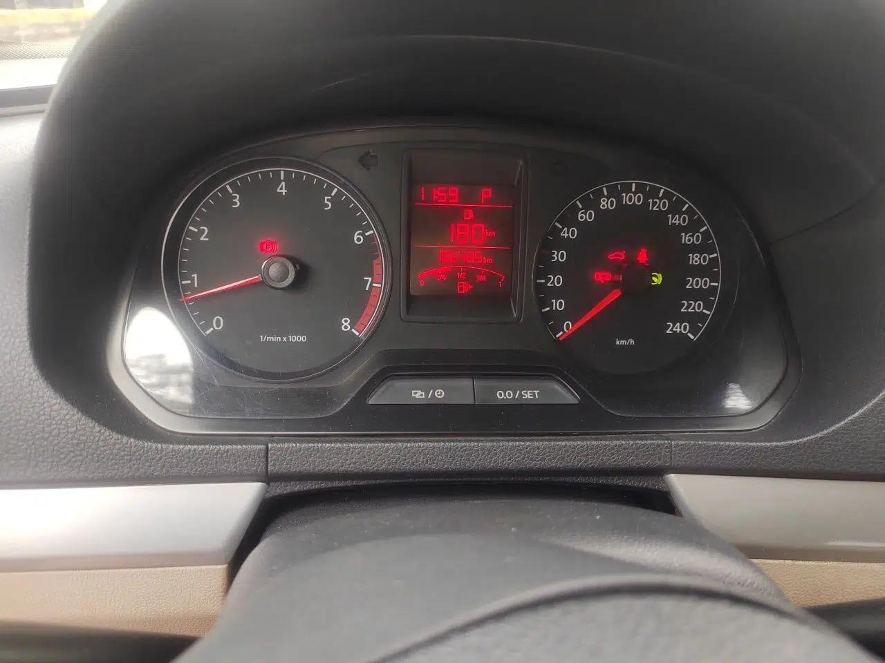 Volkswagen Jetta 2013 1.6L Automatic Comfort Model — миниатюра 13