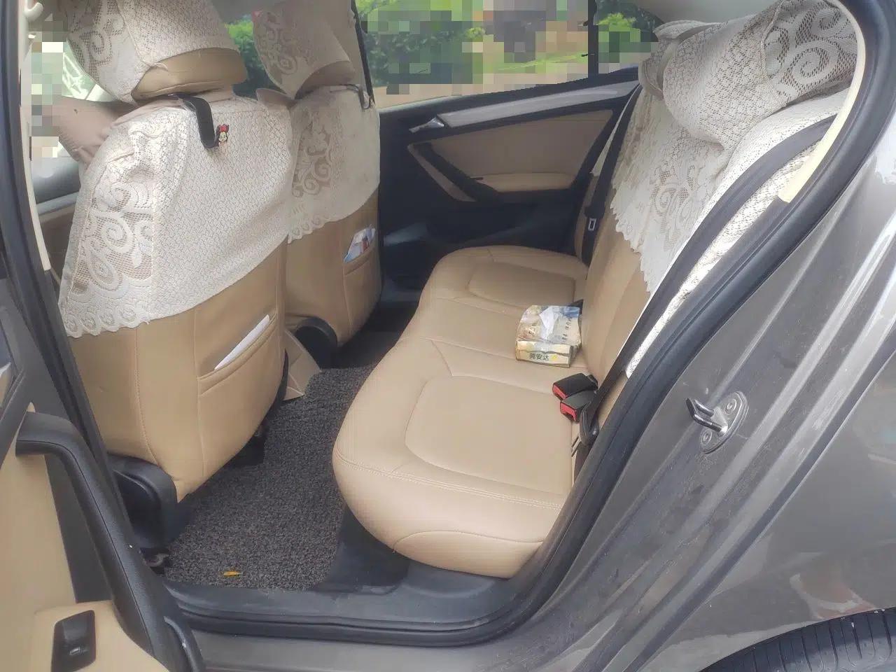 Volkswagen Jetta 2013 1.6L Automatic Comfort Model — миниатюра 18