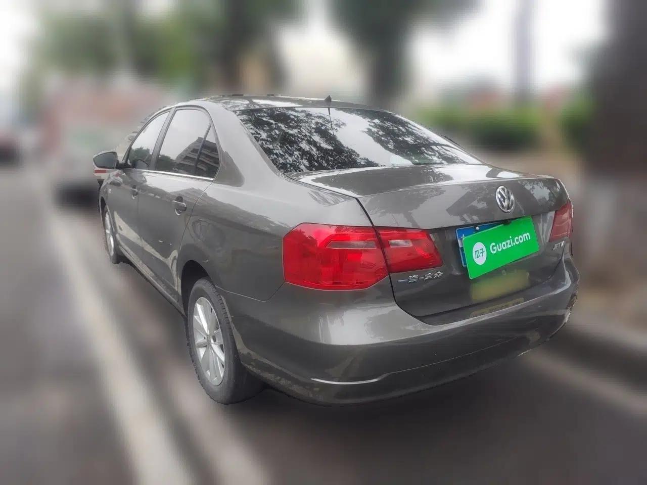 Volkswagen Jetta 2013 1.6L Automatic Comfort Model — миниатюра 4