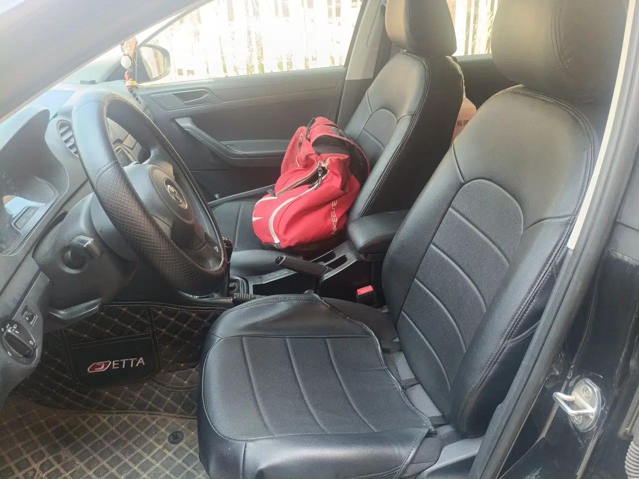 Volkswagen Jetta 2015 1.6L Manual Fashion Edition — миниатюра 16