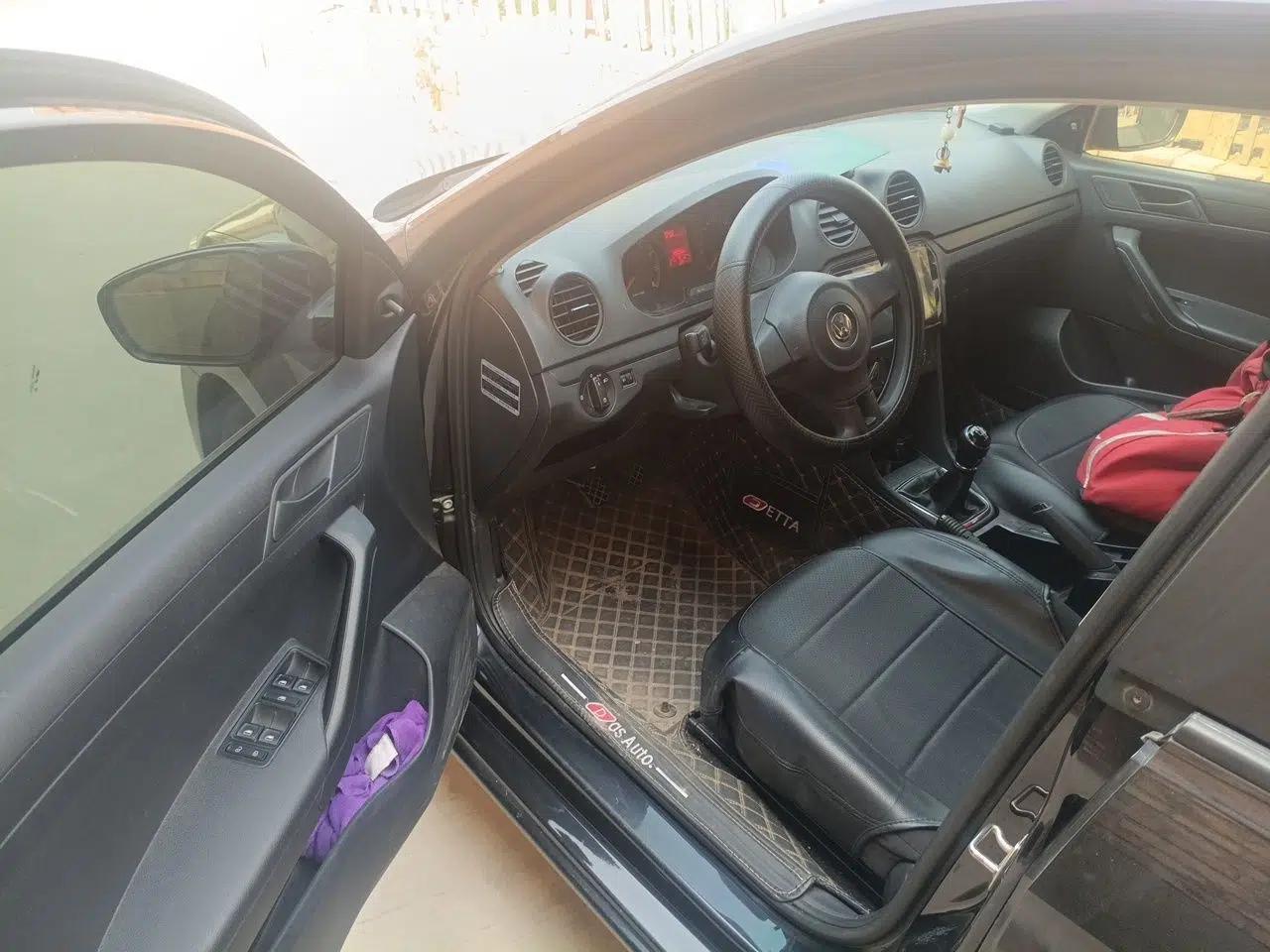 Volkswagen Jetta 2015 1.6L Manual Fashion Edition — миниатюра 17