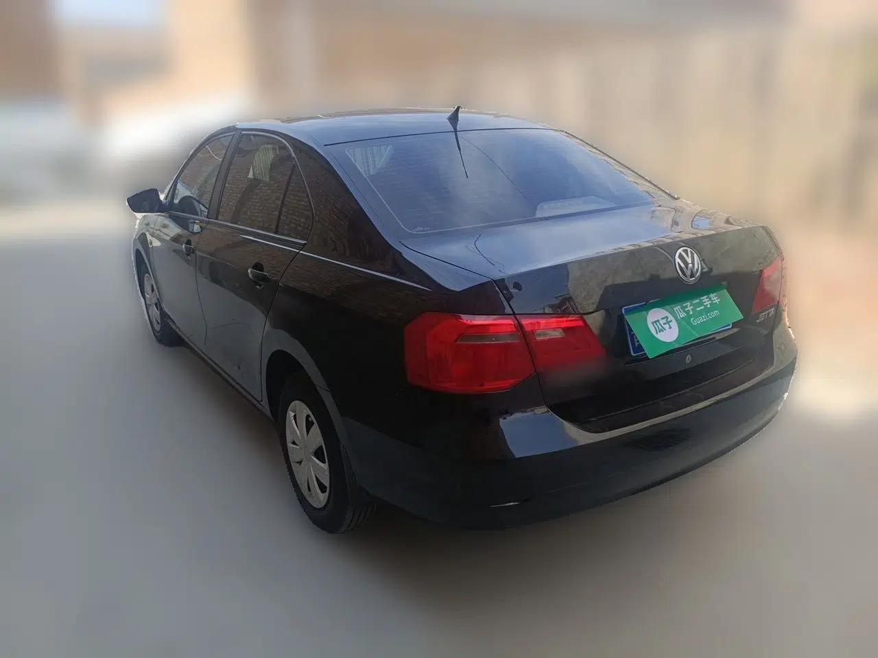 Volkswagen Jetta 2015 1.6L Manual Fashion Edition — миниатюра 4