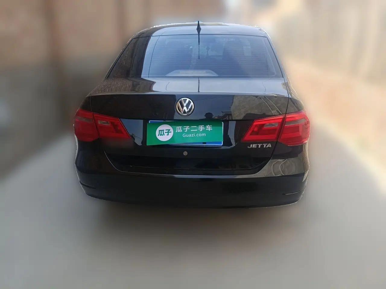 Volkswagen Jetta 2015 1.6L Manual Fashion Edition — миниатюра 5