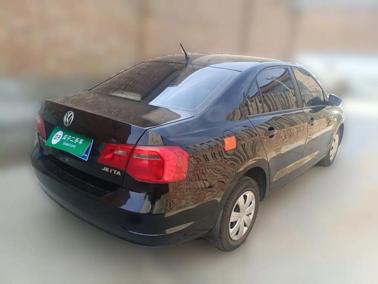 Volkswagen Jetta 2015 1.6L Manual Fashion Edition — миниатюра 6