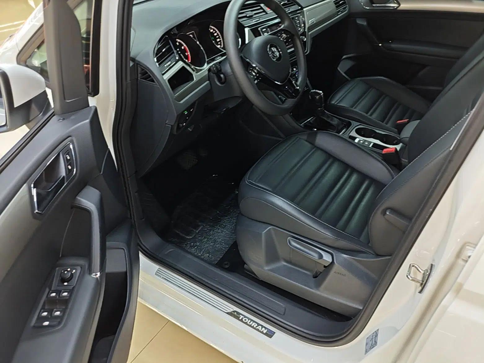 Volkswagen Touran 2018 Volkswagen Touran L 280TSI DSG Comfort Edition 7 Seats China V Emission Standard — миниатюра 19