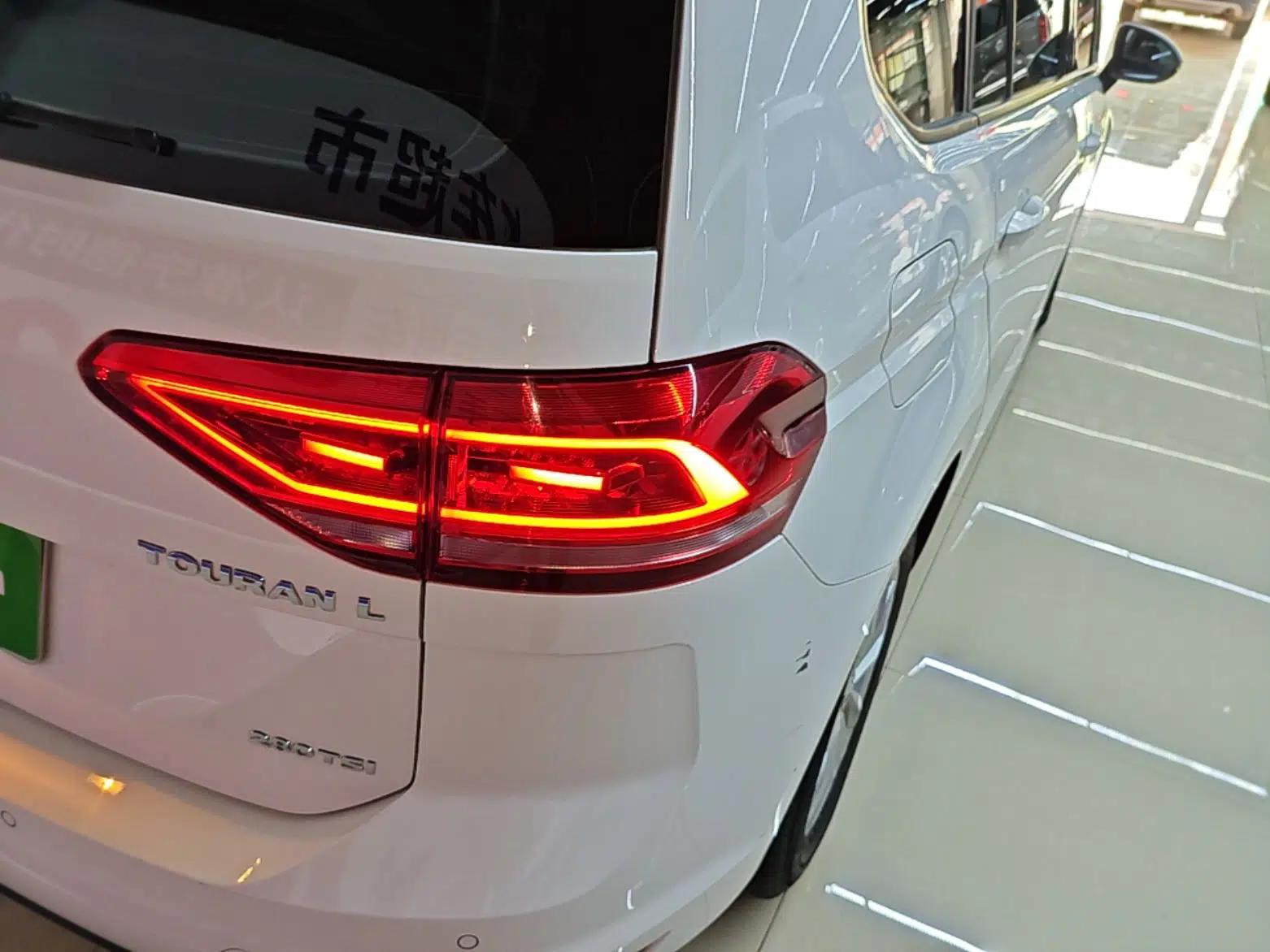Volkswagen Touran 2018 Volkswagen Touran L 280TSI DSG Comfort Edition 7 Seats China V Emission Standard — миниатюра 7