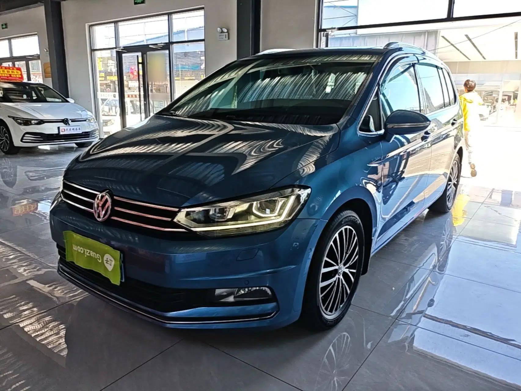 Volkswagen Touran 2018 Volkswagen Touran L 280TSI DSG Luxury Edition 6-seater — миниатюра 1