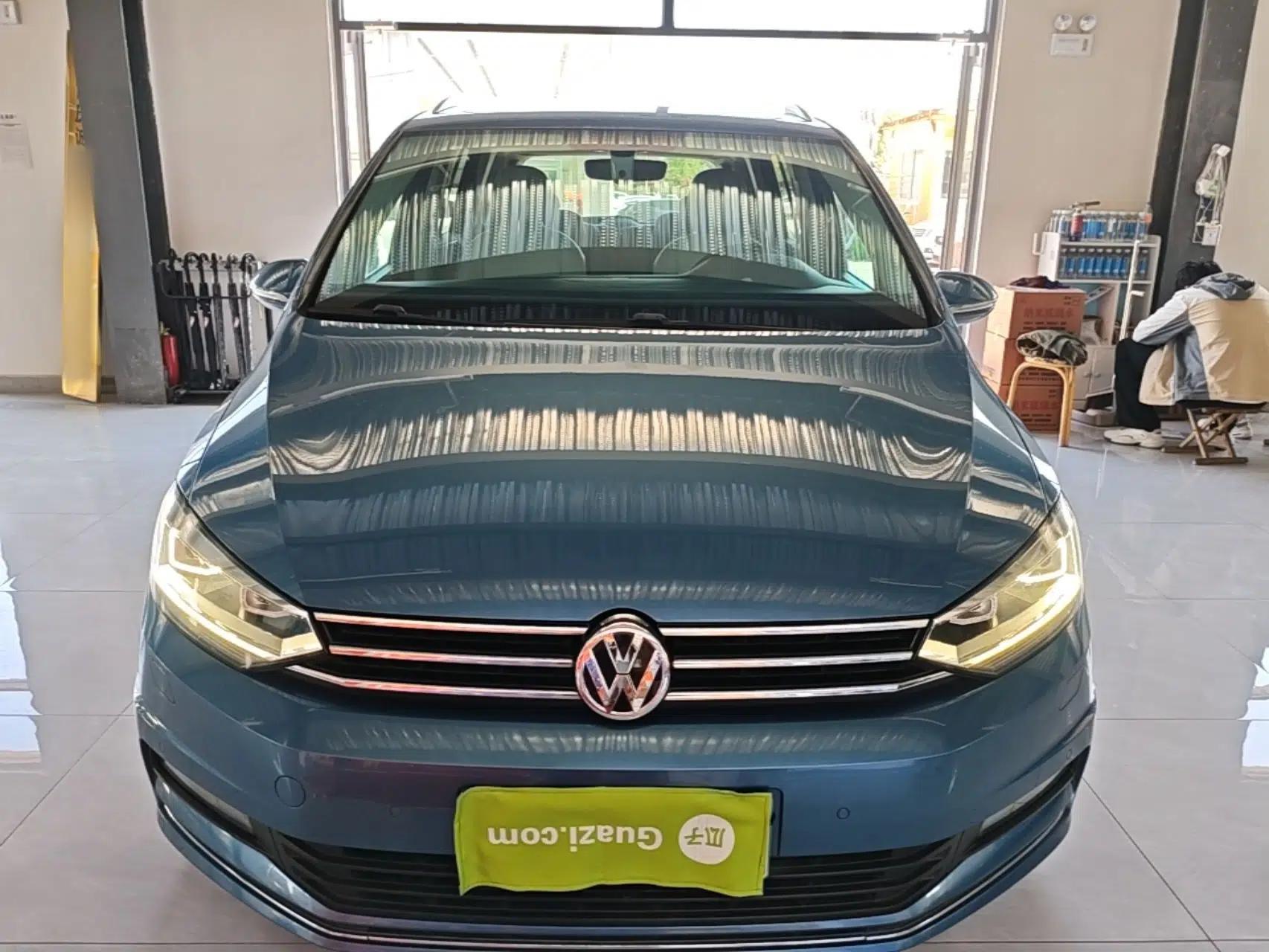 Volkswagen Touran 2018 Volkswagen Touran L 280TSI DSG Luxury Edition 6-seater — миниатюра 2