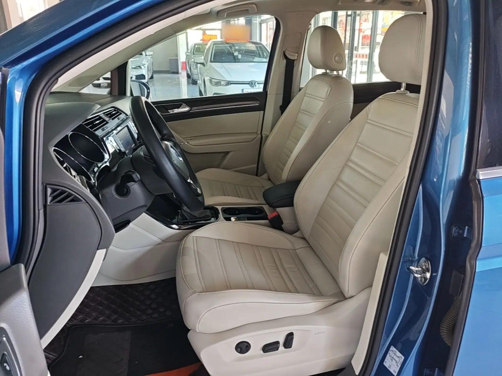 Volkswagen Touran 2018 Volkswagen Touran L 280TSI DSG Luxury Edition 6-seater — миниатюра 18