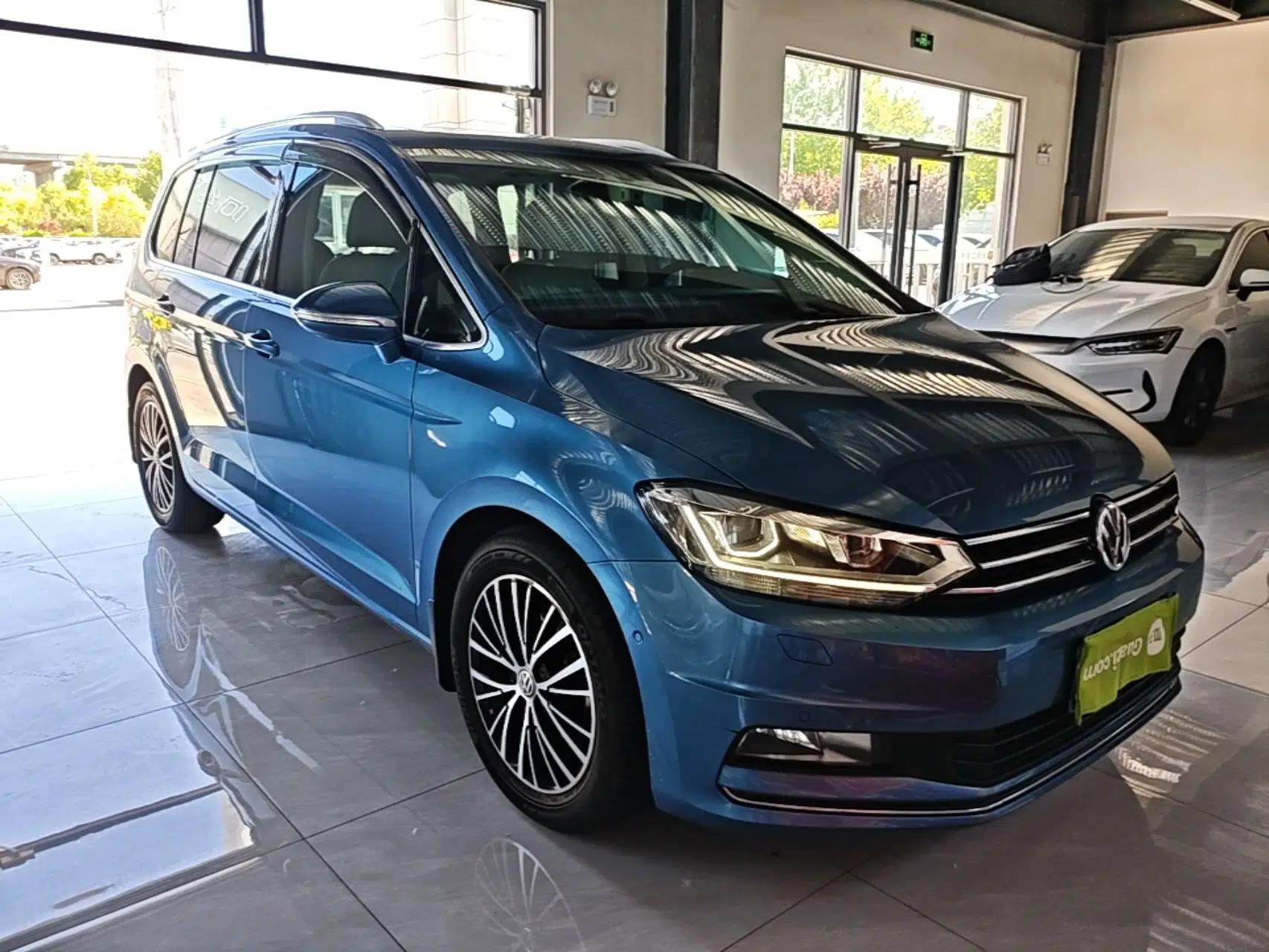 Volkswagen Touran 2018 Volkswagen Touran L 280TSI DSG Luxury Edition 6-seater — миниатюра 3