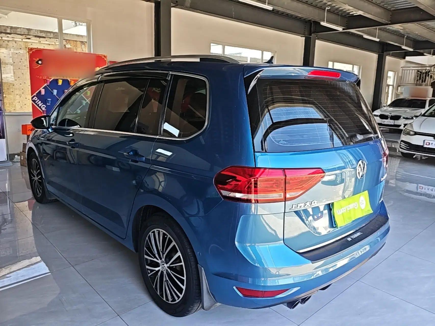 Volkswagen Touran 2018 Volkswagen Touran L 280TSI DSG Luxury Edition 6-seater — миниатюра 4