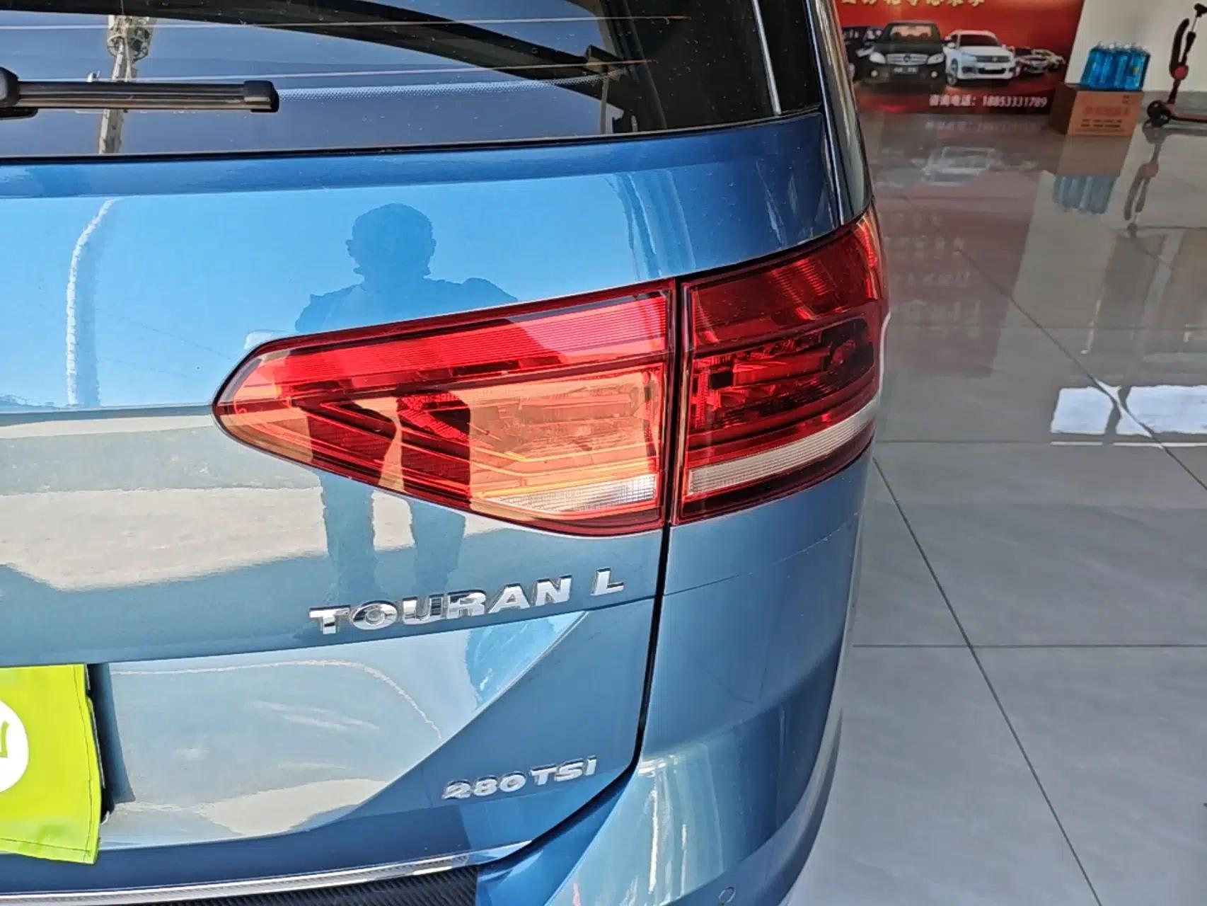 Volkswagen Touran 2018 Volkswagen Touran L 280TSI DSG Luxury Edition 6-seater — миниатюра 7