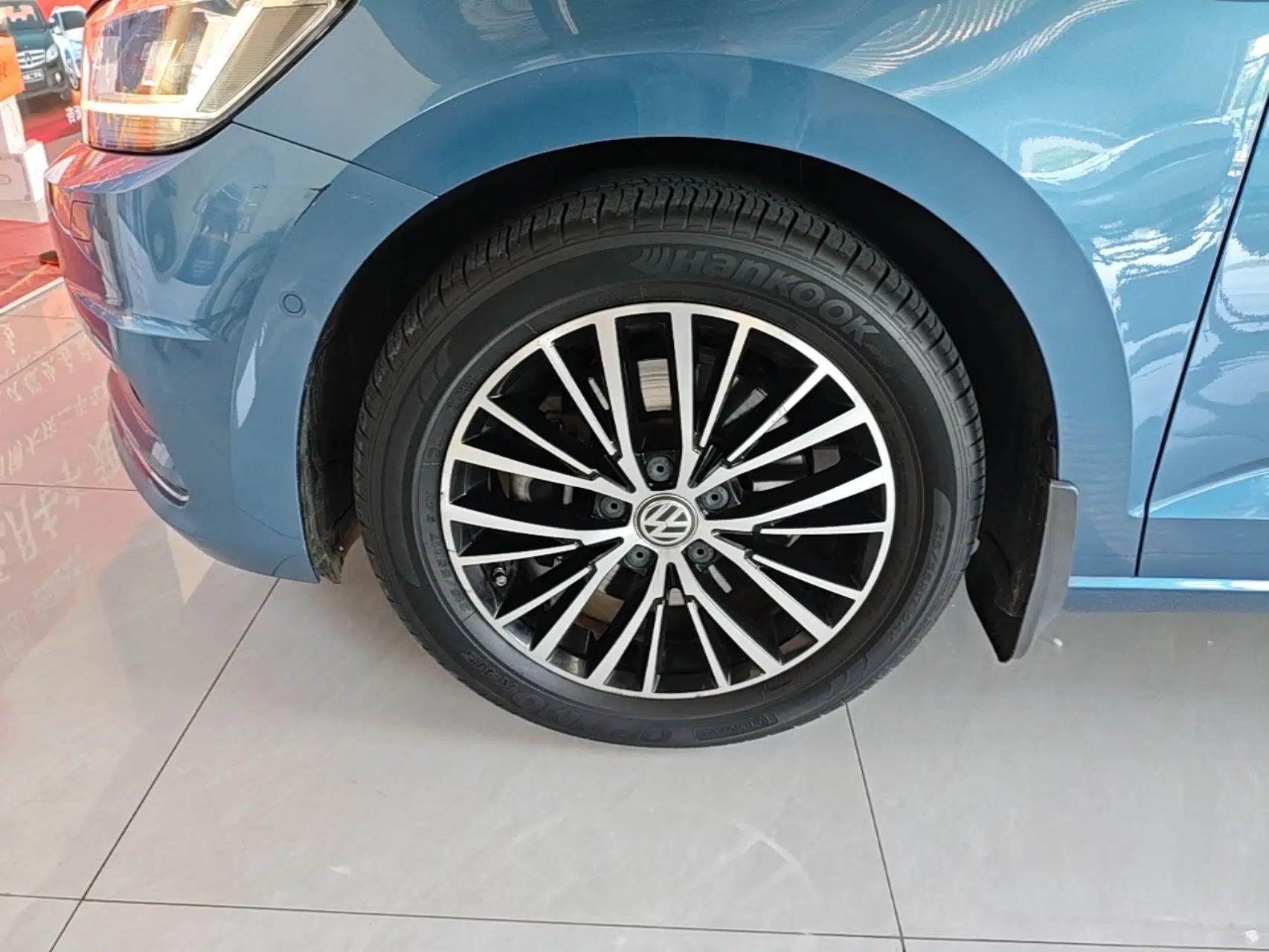 Volkswagen Touran 2018 Volkswagen Touran L 280TSI DSG Luxury Edition 6-seater — миниатюра 8