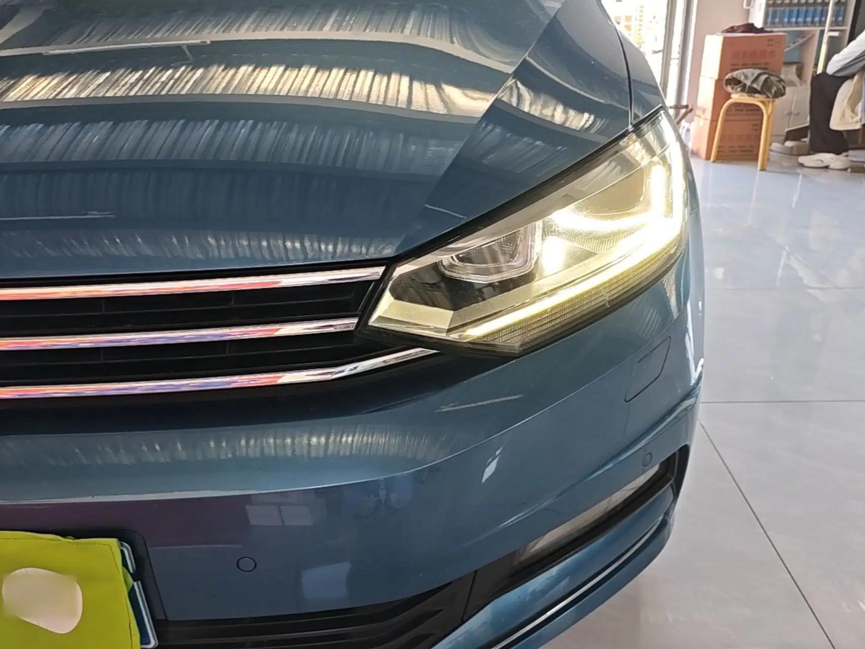 Volkswagen Touran 2018 Volkswagen Touran L 280TSI DSG Luxury Edition 6-seater — миниатюра 9