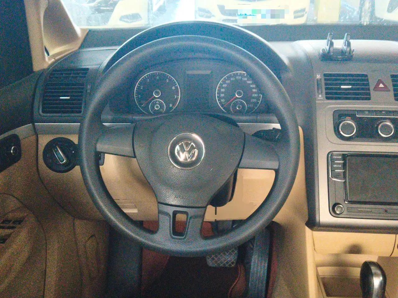 Volkswagen Touran 2011 1.4T DSG Zhiya Edition 5 Seats — миниатюра 11