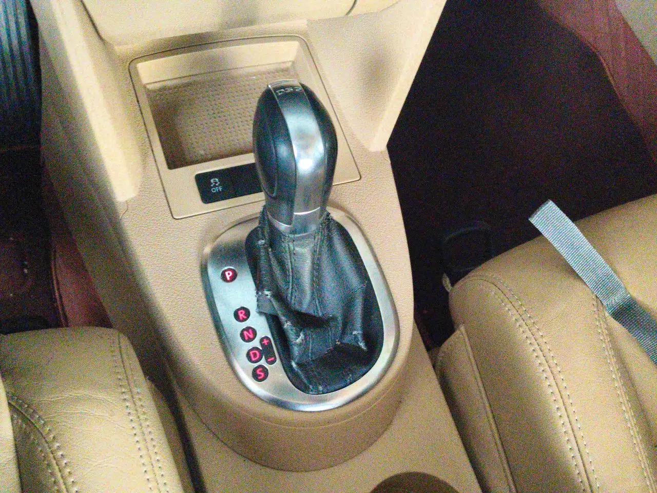 Volkswagen Touran 2011 1.4T DSG Zhiya Edition 5 Seats — миниатюра 15