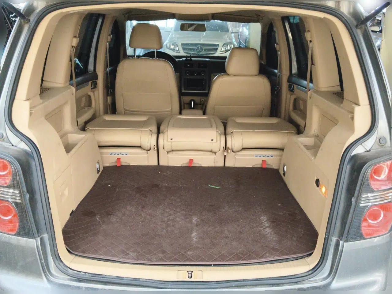 Volkswagen Touran 2011 1.4T DSG Zhiya Edition 5 Seats — миниатюра 20