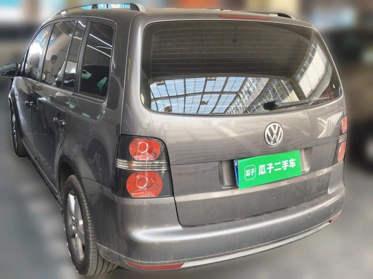Volkswagen Touran 2011 1.4T DSG Zhiya Edition 5 Seats — миниатюра 4