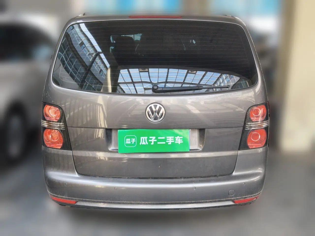 Volkswagen Touran 2011 1.4T DSG Zhiya Edition 5 Seats — миниатюра 5