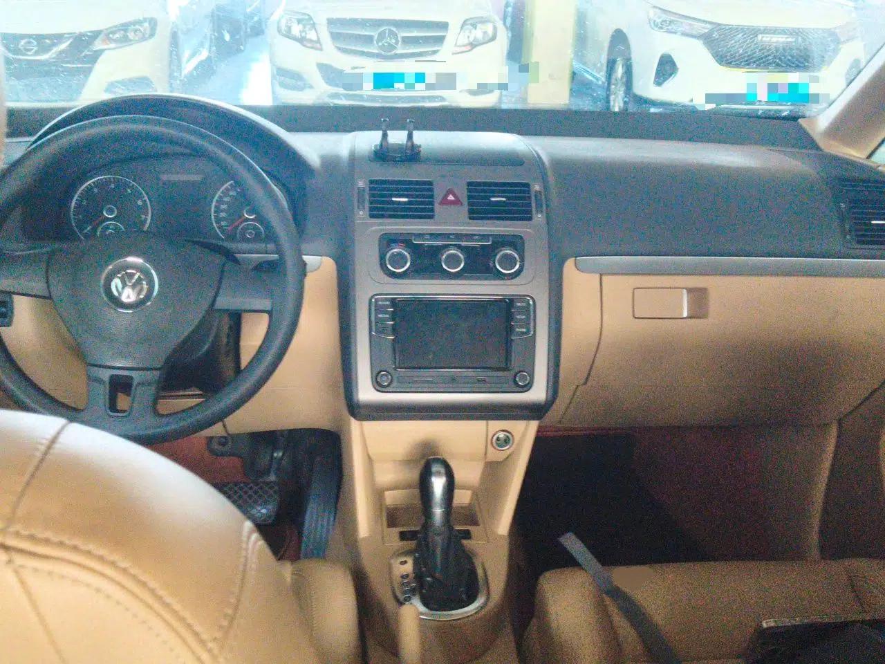 Volkswagen Touran 2011 1.4T DSG Zhiya Edition 5 Seats — миниатюра 10
