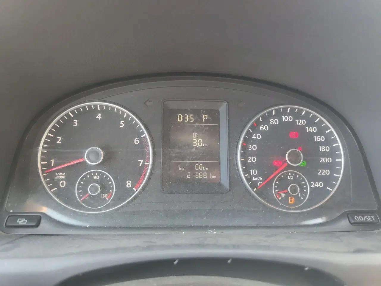Volkswagen Touran 2011 1.4T DSG Zhiya Edition 5 Seats — миниатюра 12