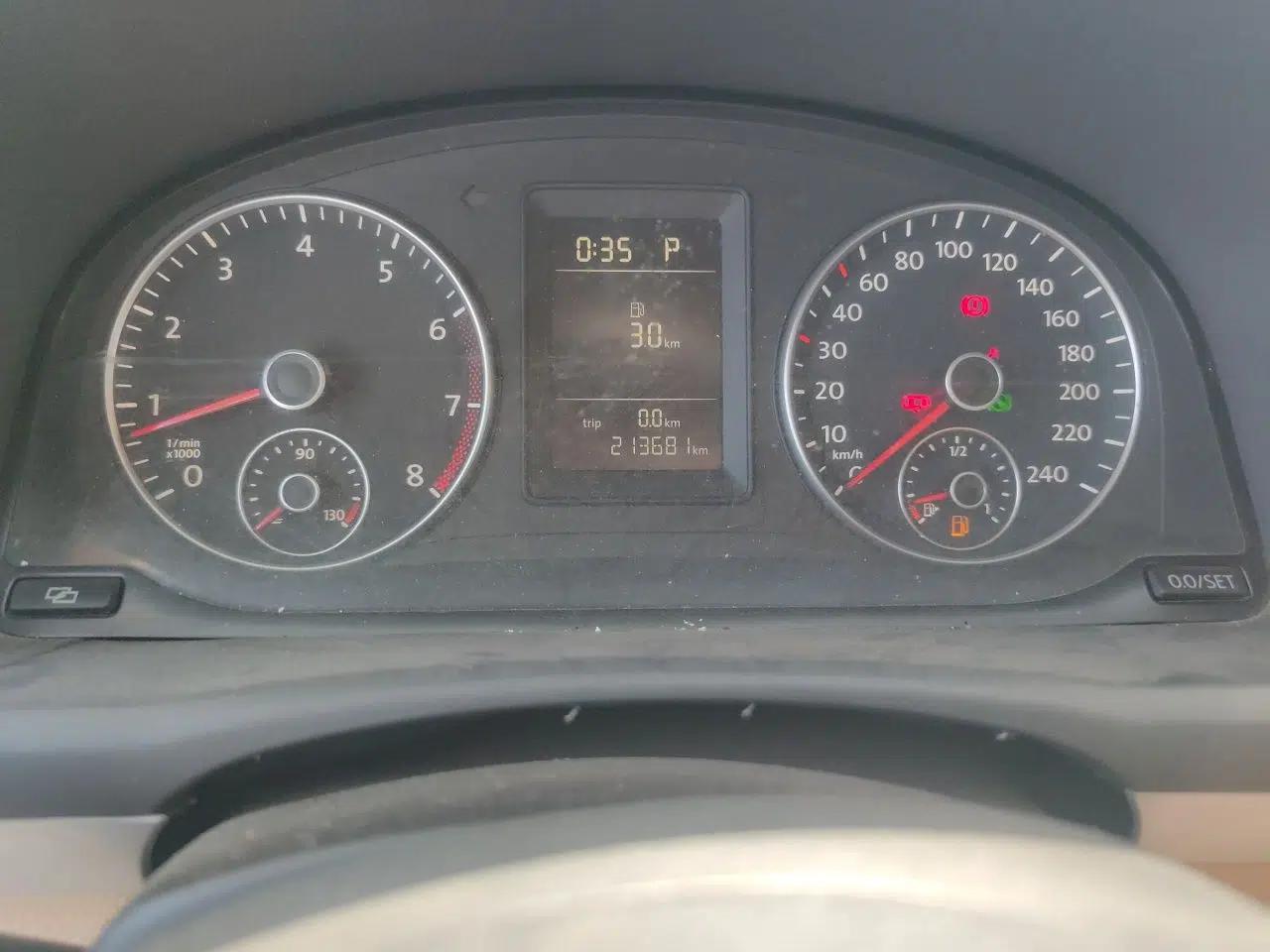 Volkswagen Touran 2011 1.4T DSG Zhiya Edition 5 Seats — миниатюра 13