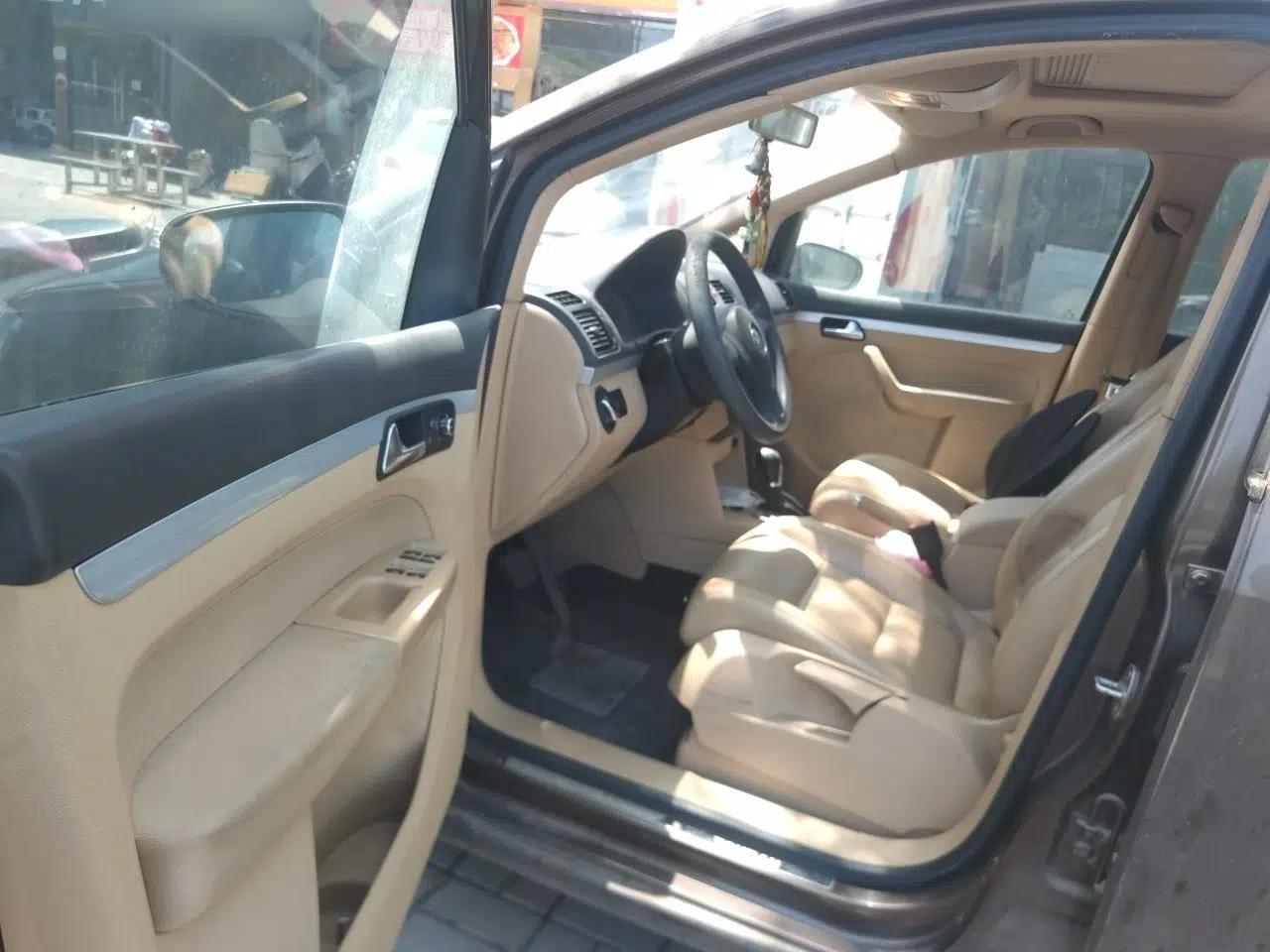 Volkswagen Touran 2011 1.4T DSG Zhiya Edition 5 Seats — миниатюра 17