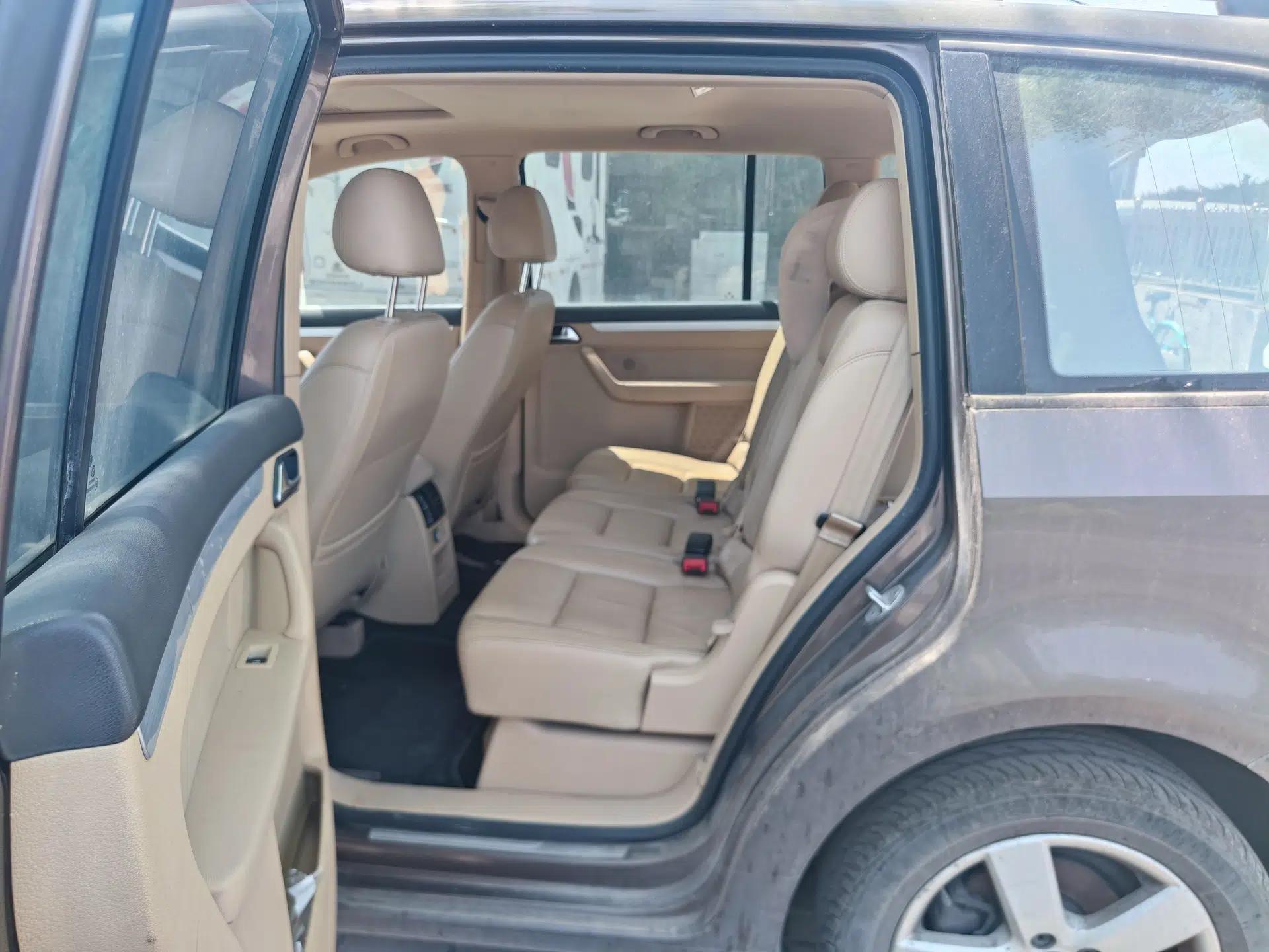 Volkswagen Touran 2011 1.4T DSG Zhiya Edition 5 Seats — миниатюра 18