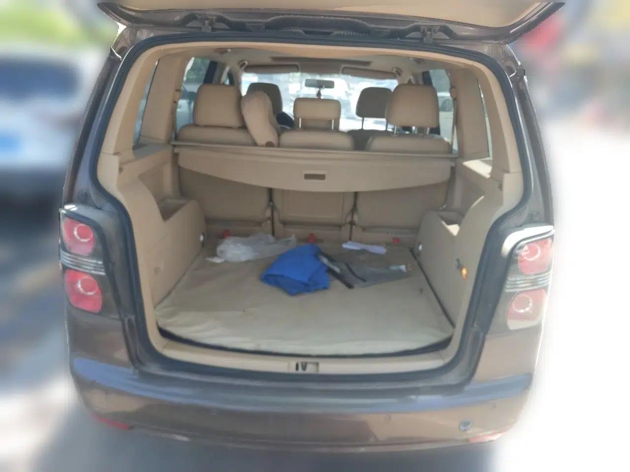 Volkswagen Touran 2011 1.4T DSG Zhiya Edition 5 Seats — миниатюра 20