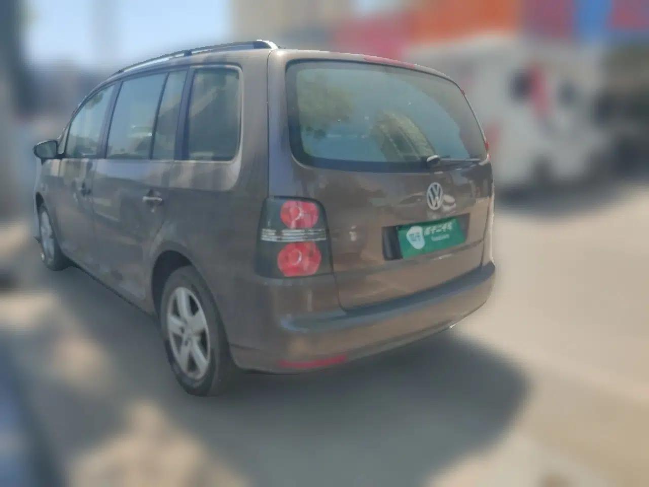 Volkswagen Touran 2011 1.4T DSG Zhiya Edition 5 Seats — миниатюра 4