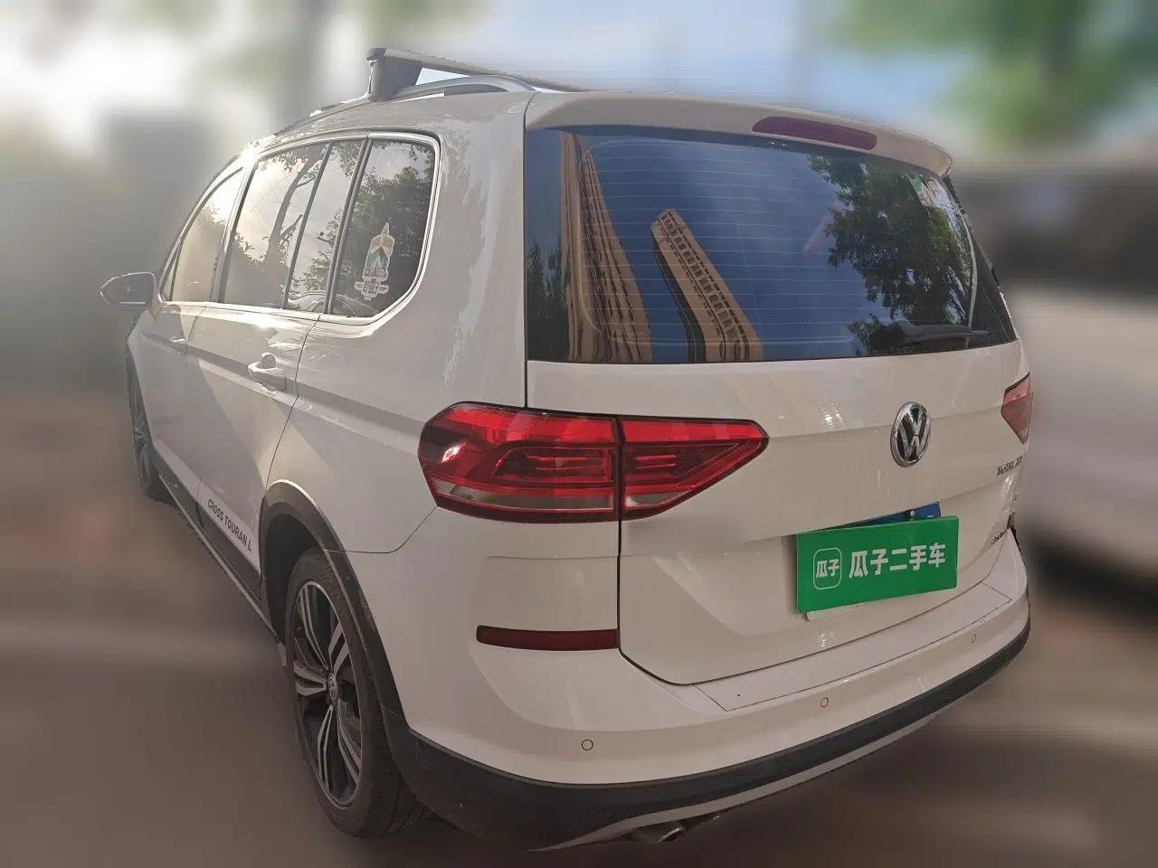 Volkswagen Touran 2021 Volkswagen Touran L 280TSI DSG Boundary Edition 7-Seater — миниатюра 4