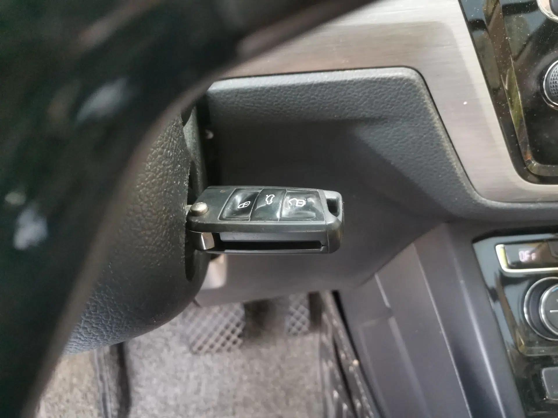 Volkswagen Touran 2016 Volkswagen Touran L 280TSI DSG Comfort Edition — миниатюра 9