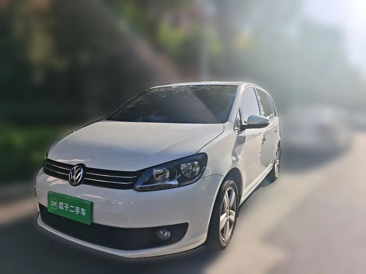 Volkswagen Touran 2015 1.4T Manual Fashion Edition 5-Seater — миниатюра 1
