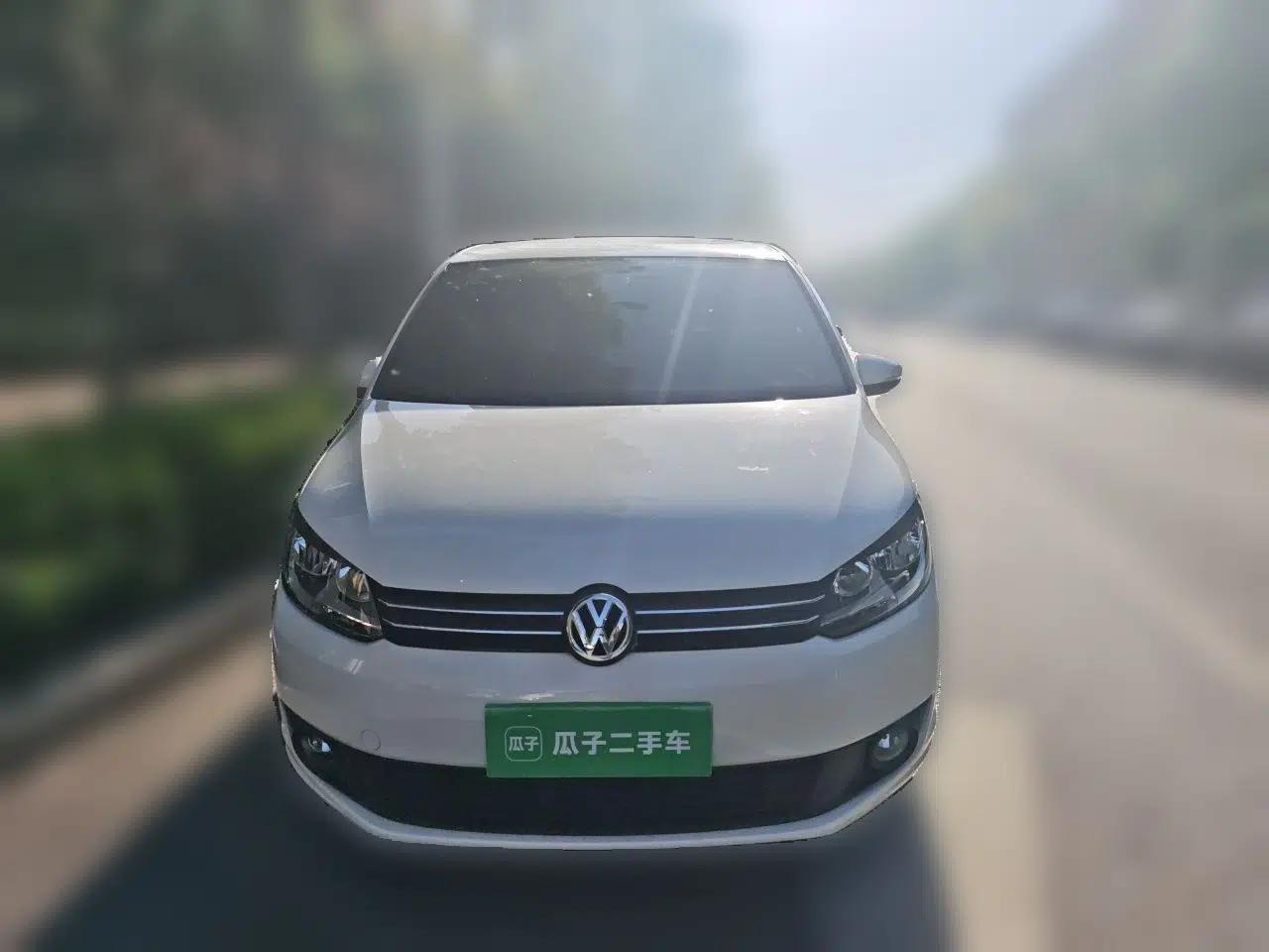 Volkswagen Touran 2015 1.4T Manual Fashion Edition 5-Seater — миниатюра 2