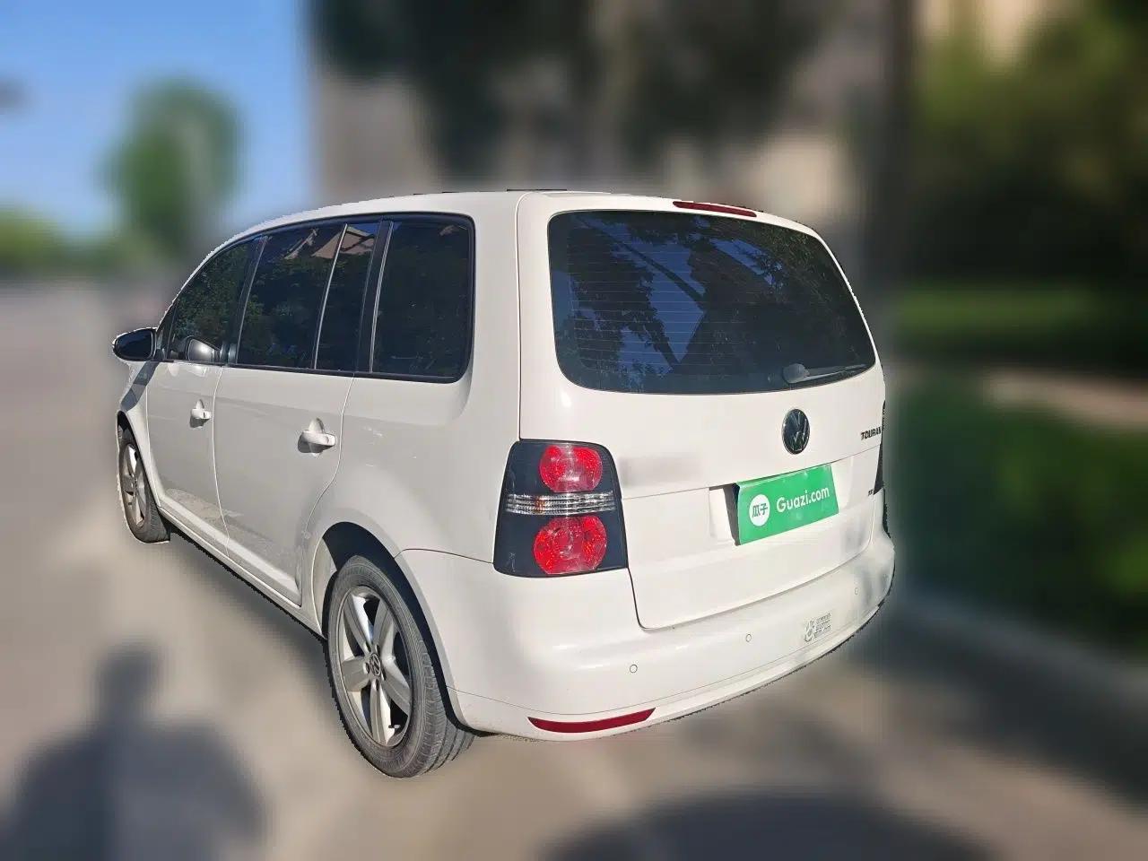 Volkswagen Touran 2015 1.4T Manual Fashion Edition 5-Seater — миниатюра 4