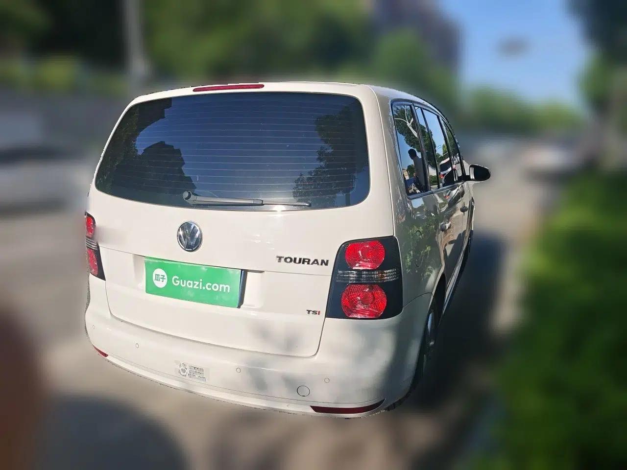 Volkswagen Touran 2015 1.4T Manual Fashion Edition 5-Seater — миниатюра 6