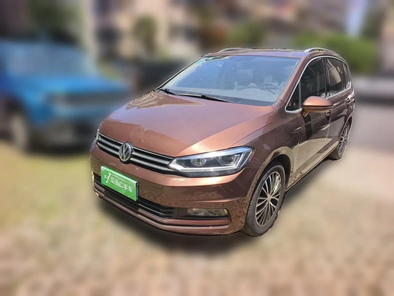 Volkswagen Touran 2016 Volkswagen Touran L 330TSI DSG Luxury Edition — миниатюра 1