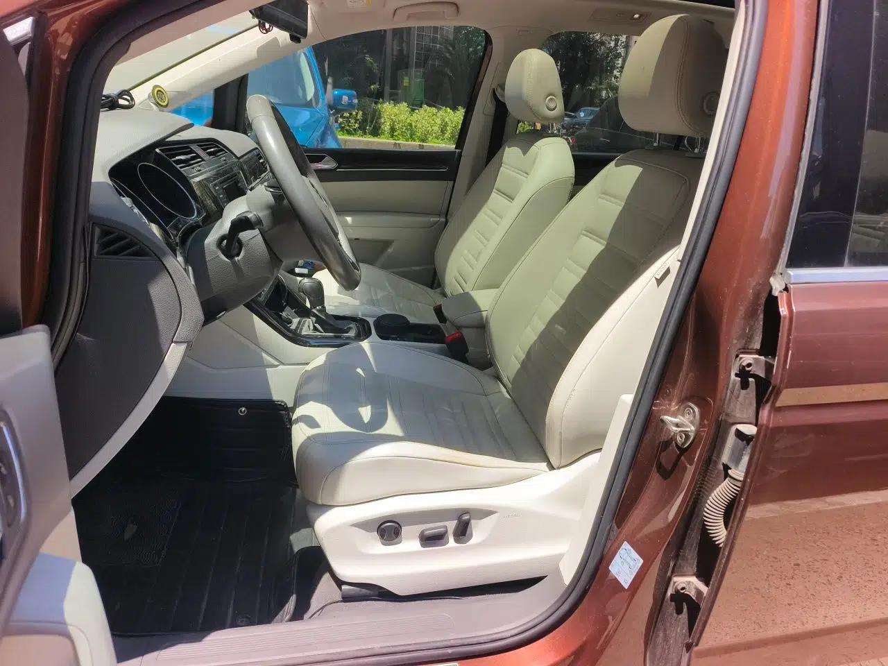 Volkswagen Touran 2016 Volkswagen Touran L 330TSI DSG Luxury Edition — миниатюра 16