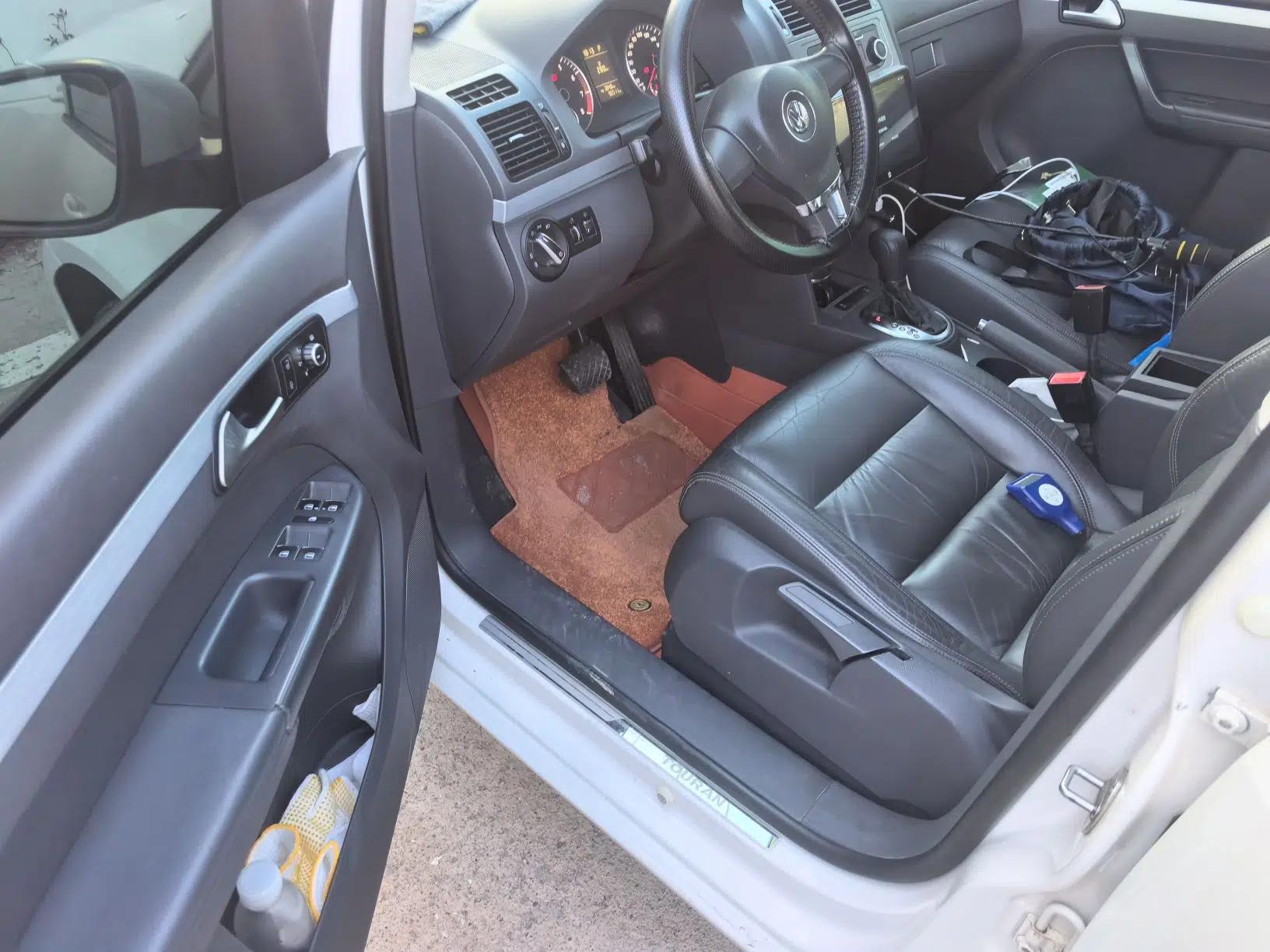 Volkswagen Touran 2013 1.4T DSG Comfort Edition 5-Seater — миниатюра 17
