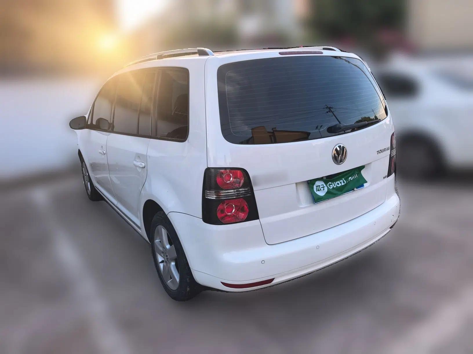 Volkswagen Touran 2013 1.4T DSG Comfort Edition 5-Seater — миниатюра 4