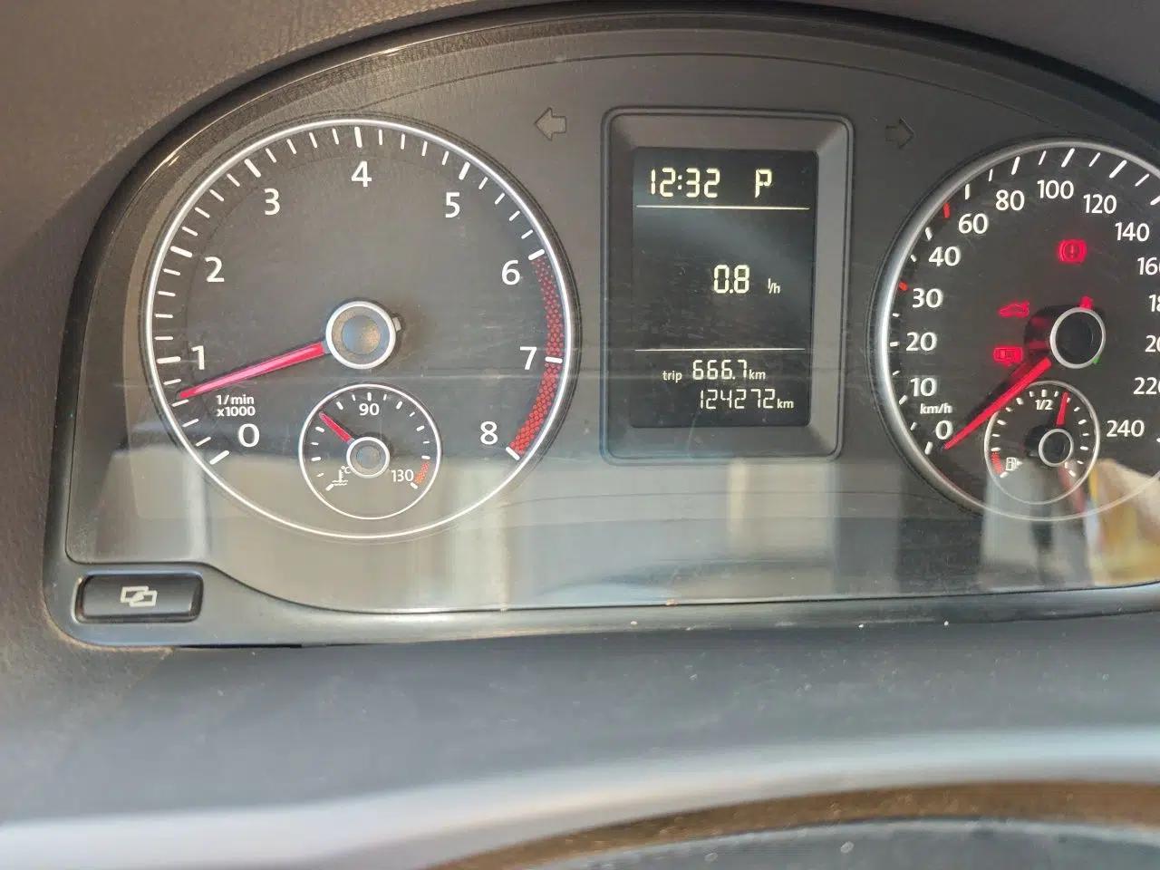 Volkswagen Touran 2011 1.4T DSG Zhiya Edition 5 Seats — миниатюра 13